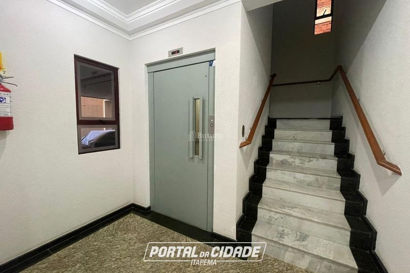 Apartamento &agrave; venda - 121m&sup2; - Meia Praia