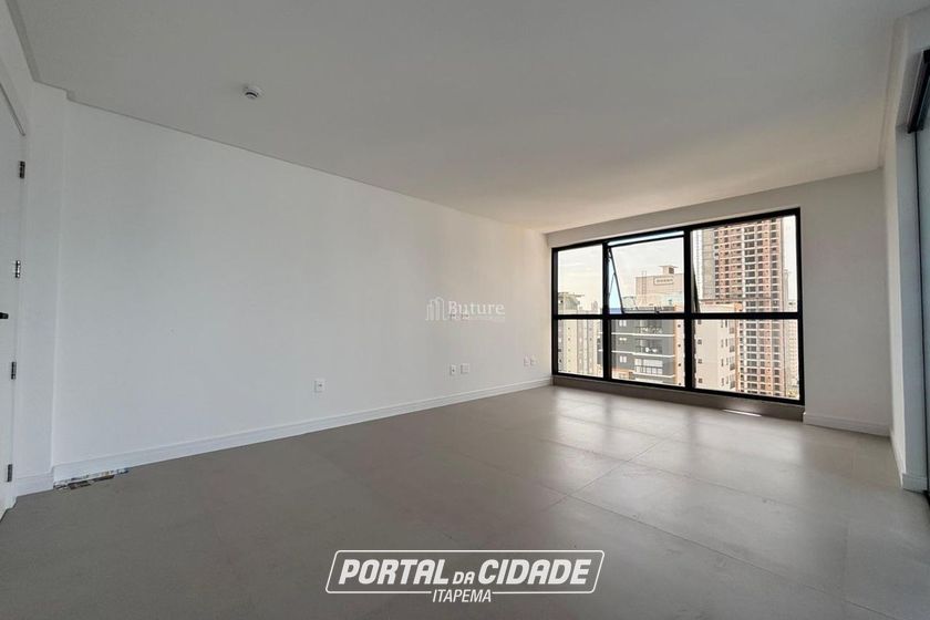 Apartamento &agrave; venda - 130m&sup2; - Meia Praia