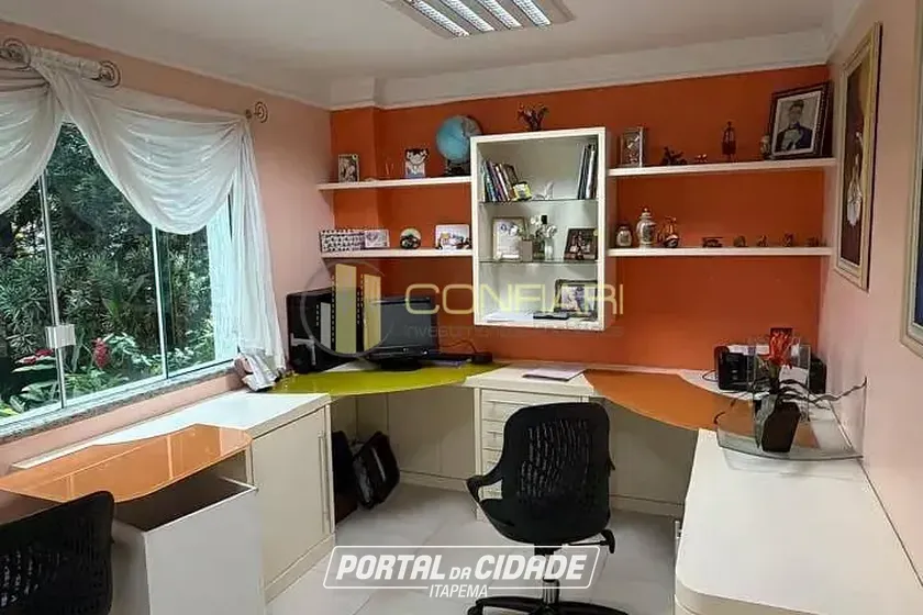 Casa para alugar - 300m&sup2; - Meia Praia