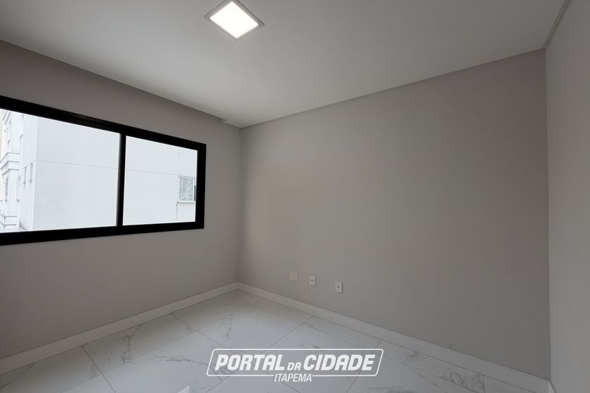 Apartamento &agrave; venda - 102m&sup2; - Meia Praia