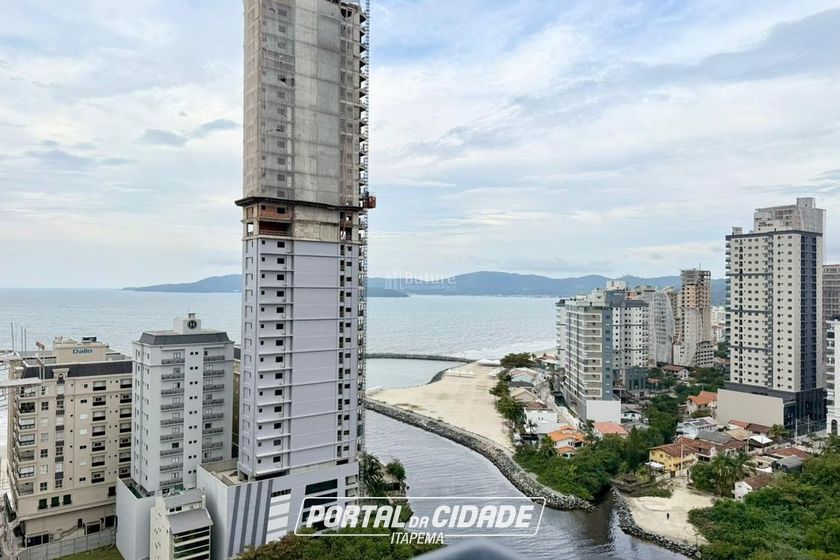 Apartamento &agrave; venda - 200m&sup2; - Meia Praia