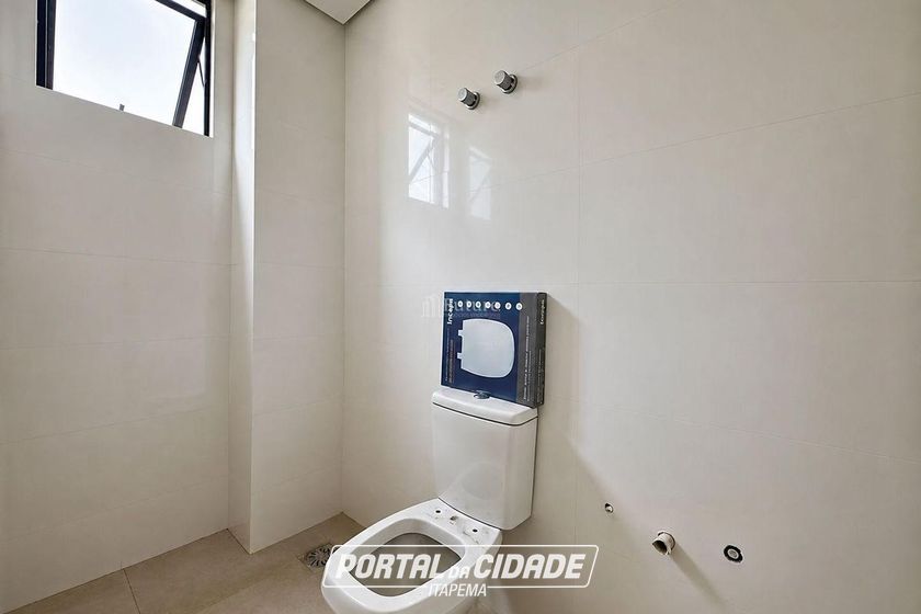 Apartamento &agrave; venda - 127m&sup2; - Meia Praia