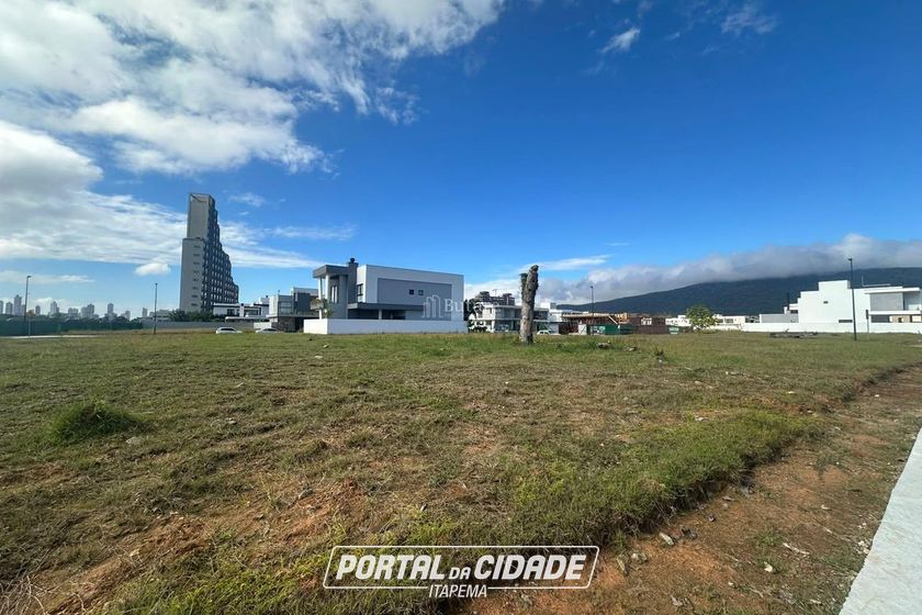 Terreno &agrave; venda - 3602m&sup2; - Jardim Dourado