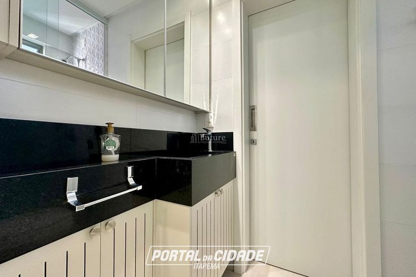 Apartamento &agrave; venda - 119m&sup2; - Meia Praia