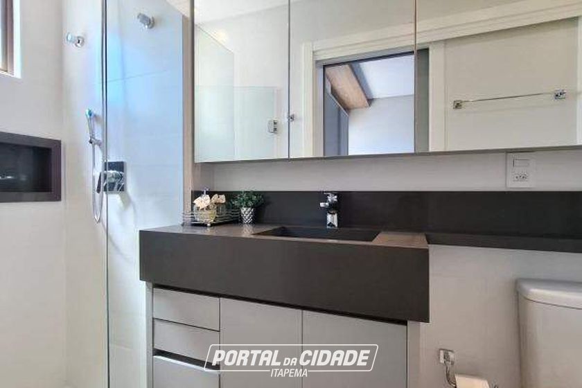 Apartamento para alugar - 145m&sup2; - Meia Praia
