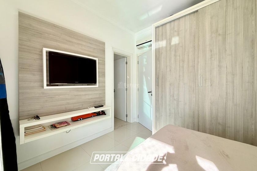 Apartamento &agrave; venda - 150m&sup2; - Meia Praia