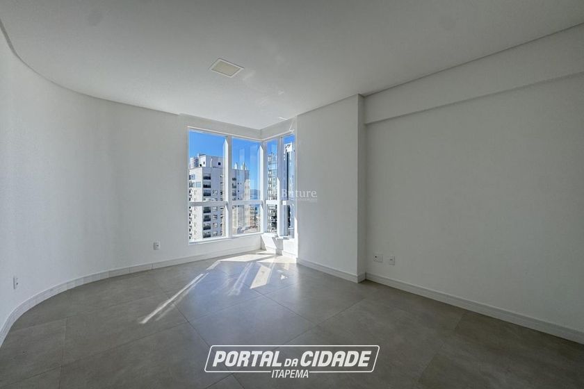 Apartamento &agrave; venda - 129m&sup2; - Meia Praia