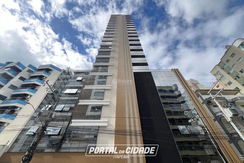 Apartamento &agrave; venda - 129m&sup2; - Meia Praia