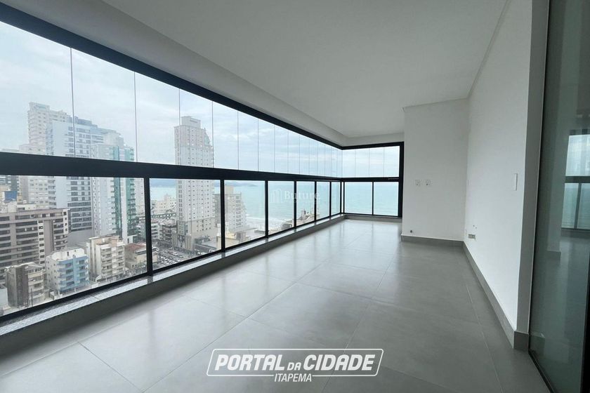 Apartamento &agrave; venda - 207m&sup2; - Meia Praia