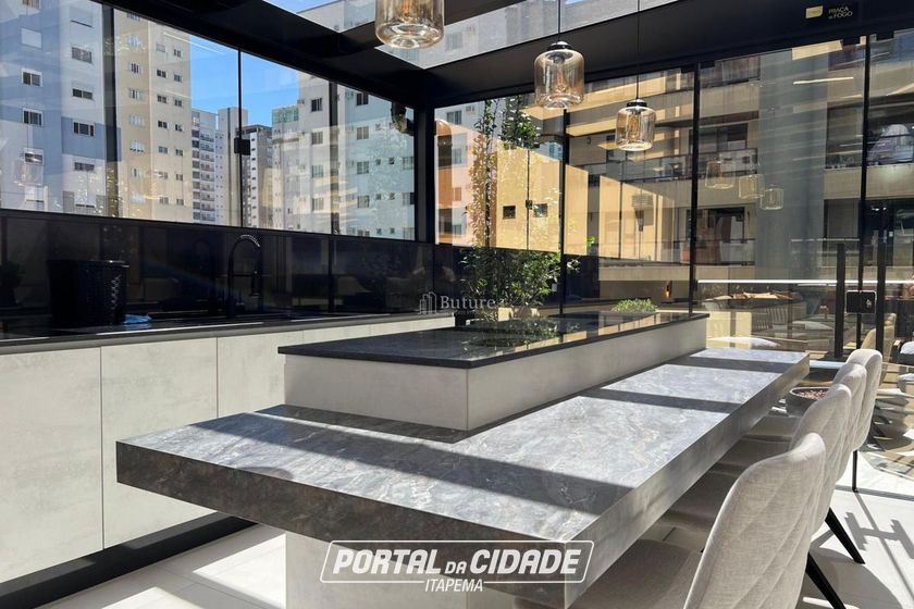 Apartamento &agrave; venda - 129m&sup2; - Meia Praia