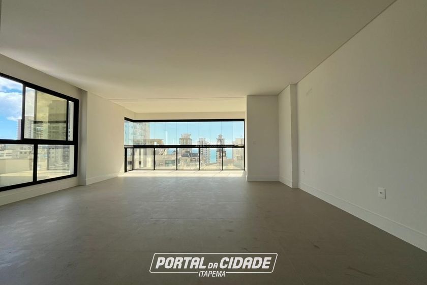 Apartamento &agrave; venda - 137m&sup2; - Meia Praia