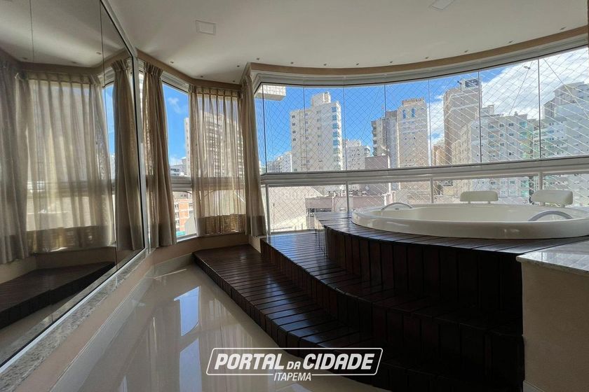 Apartamento &agrave; venda - 178m&sup2; - Meia Praia