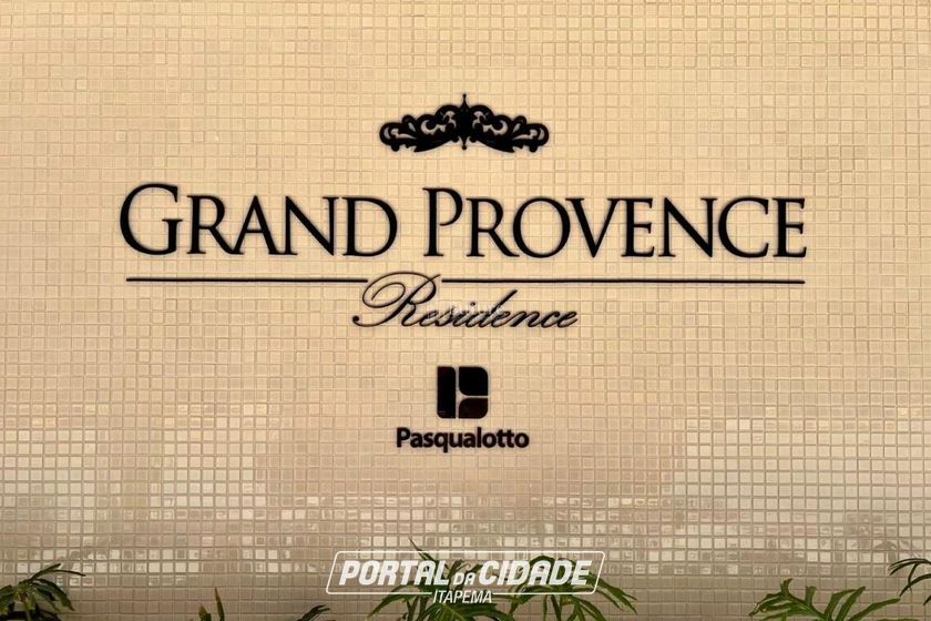 Apartamento &agrave; venda - 180m&sup2; - Meia Praia