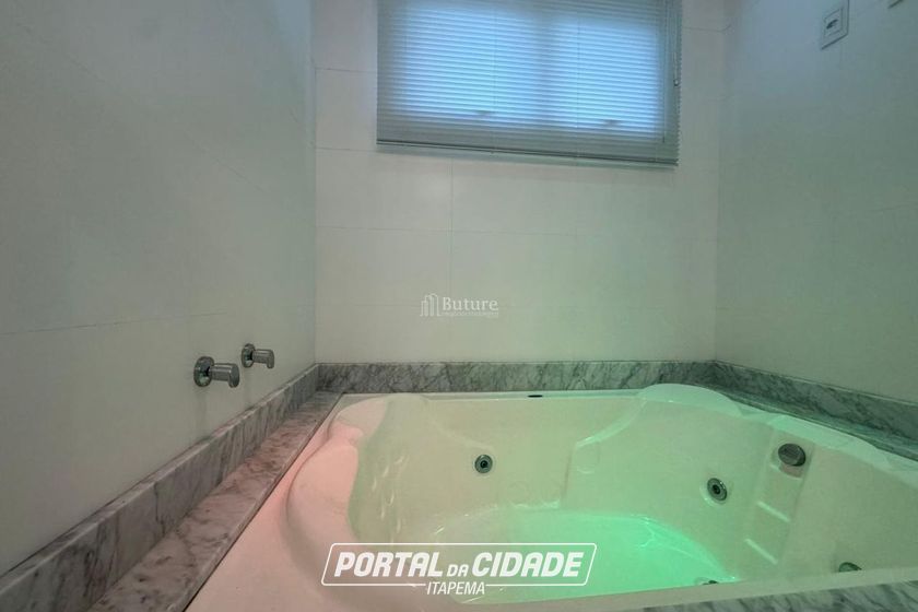 Apartamento &agrave; venda - 171m&sup2; - Meia Praia