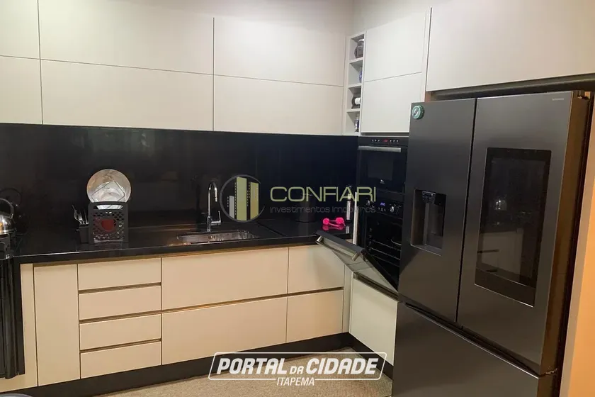 Apartamento &agrave; venda - 140m&sup2; - Meia Praia