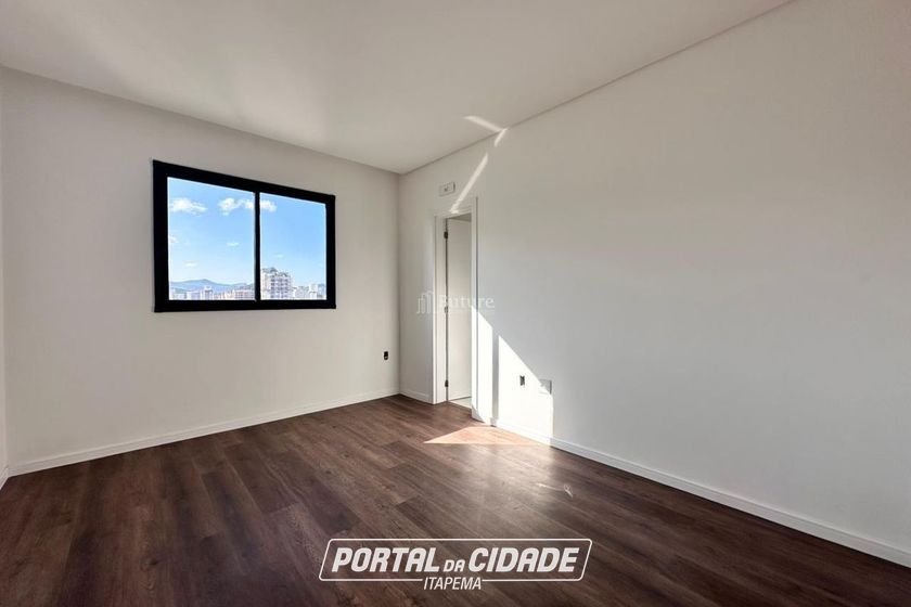 Apartamento &agrave; venda - 138m&sup2; - Meia Praia