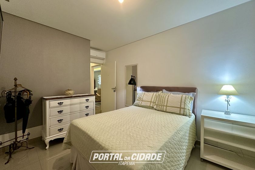 Apartamento &agrave; venda - 122m&sup2; - Meia Praia