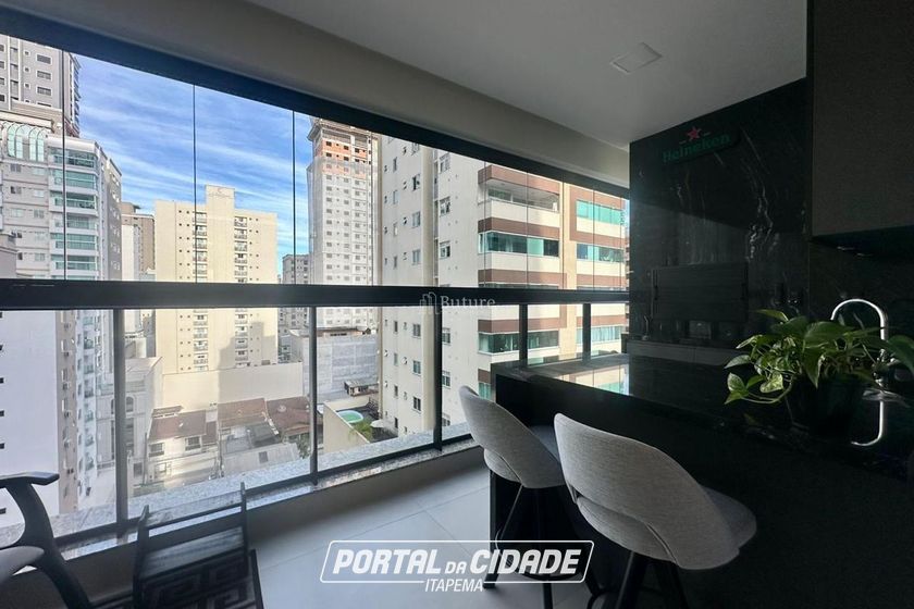 Apartamento &agrave; venda - 127m&sup2; - Meia Praia