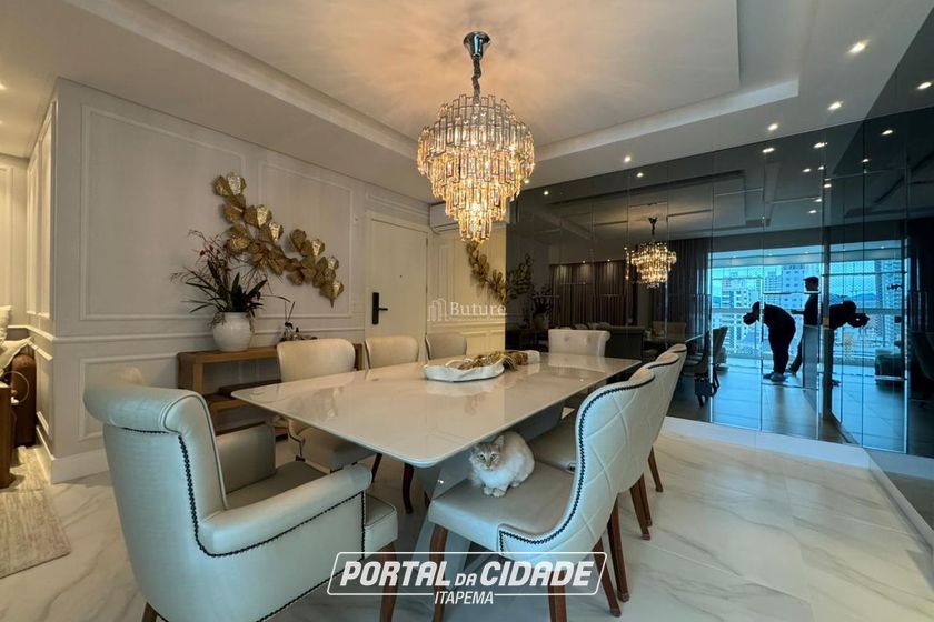Apartamento &agrave; venda - 142m&sup2; - Meia Praia
