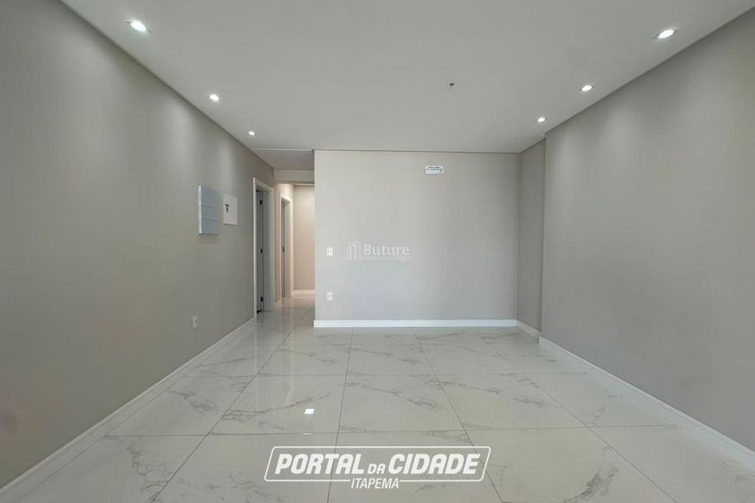 Apartamento &agrave; venda - 125m&sup2; - Meia Praia