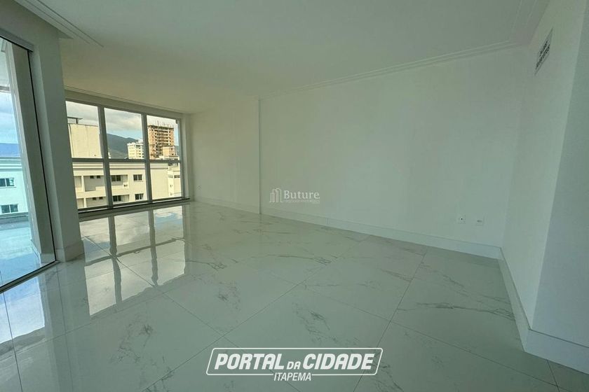 Apartamento &agrave; venda - 130m&sup2; - Meia Praia