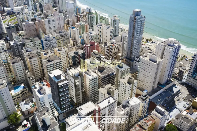 Apartamento &agrave; venda - 124m&sup2; - Meia Praia