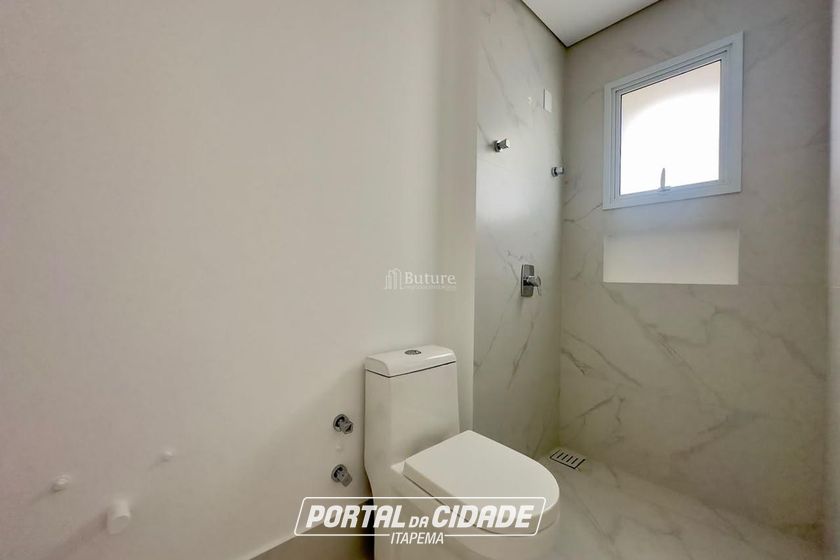 Apartamento &agrave; venda - 157m&sup2; - Meia Praia