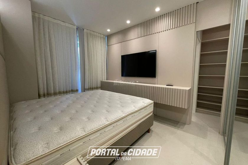 Apartamento &agrave; venda - 135m&sup2; - Meia Praia