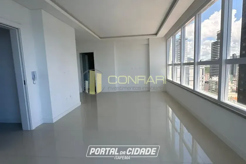 Apartamento &agrave; venda - 116m&sup2; - Meia Praia