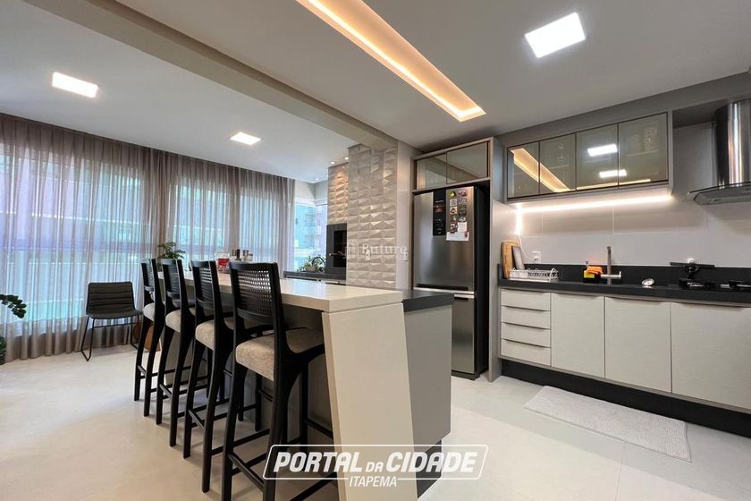 Apartamento &agrave; venda - 123m&sup2; - Meia Praia
