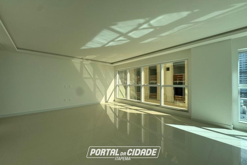 Apartamento &agrave; venda - 180m&sup2; - Meia Praia