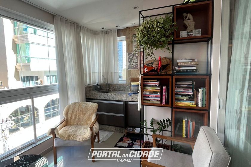 Apartamento &agrave; venda - 120m&sup2; - Meia Praia