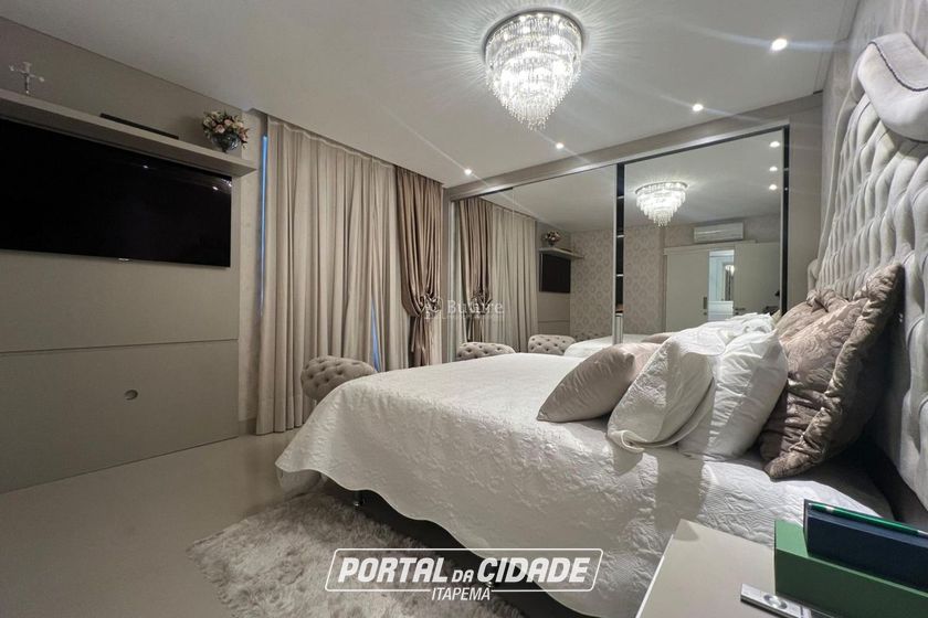 Apartamento &agrave; venda - 185m&sup2; - Meia Praia