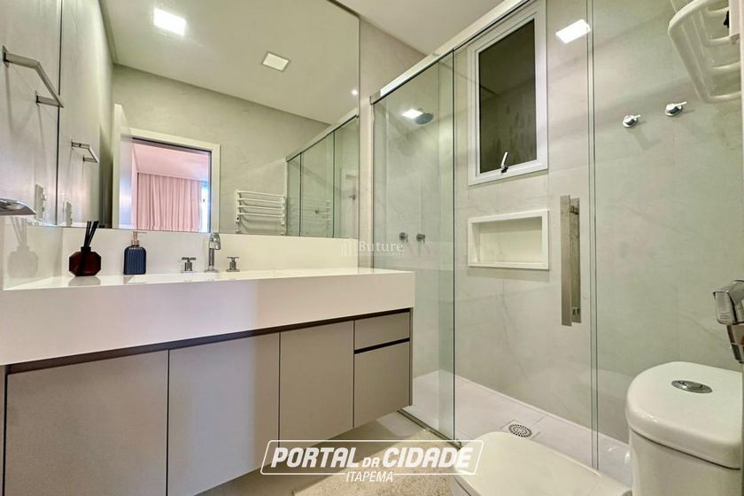 Apartamento &agrave; venda - 190m&sup2; - Meia Praia