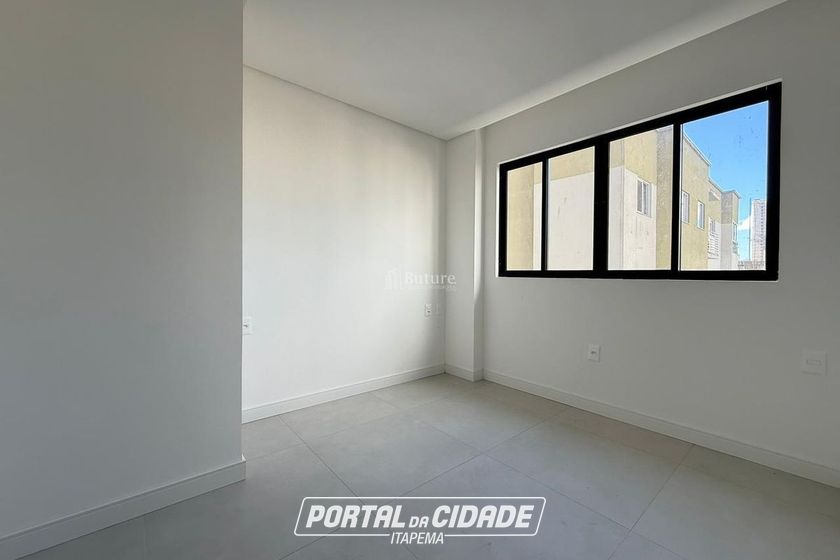 Apartamento &agrave; venda - 140m&sup2; - Meia Praia