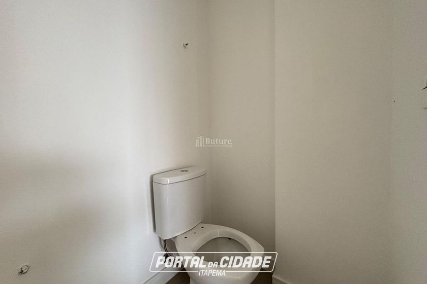 Apartamento &agrave; venda - 130m&sup2; - Meia Praia