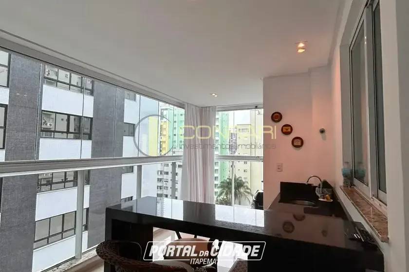 Apartamento &agrave; venda - 130m&sup2; - Meia Praia