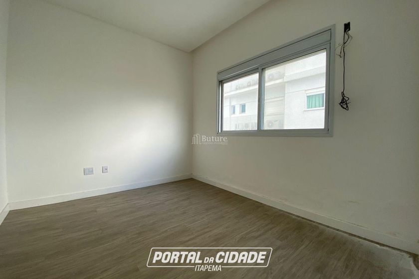 Apartamento &agrave; venda - 140m&sup2; - Meia Praia