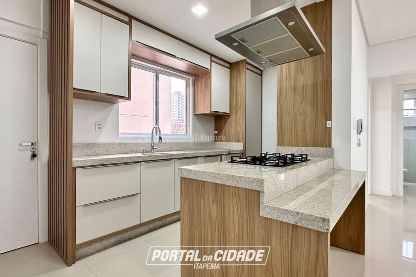 Apartamento &agrave; venda - 95m&sup2; - Meia Praia