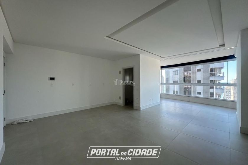 Apartamento &agrave; venda - 129m&sup2; - Meia Praia