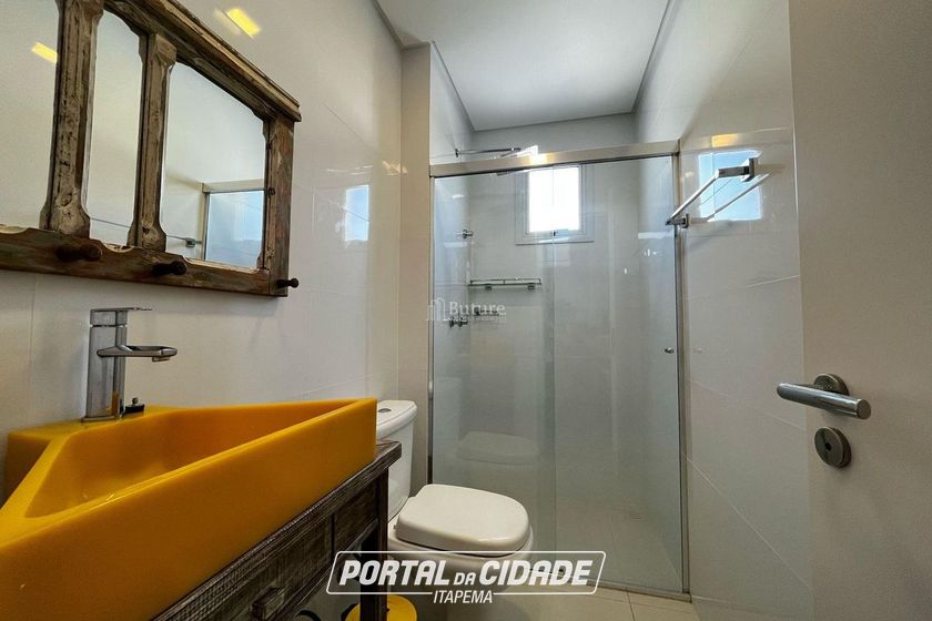 Apartamento &agrave; venda - 128m&sup2; - Meia Praia