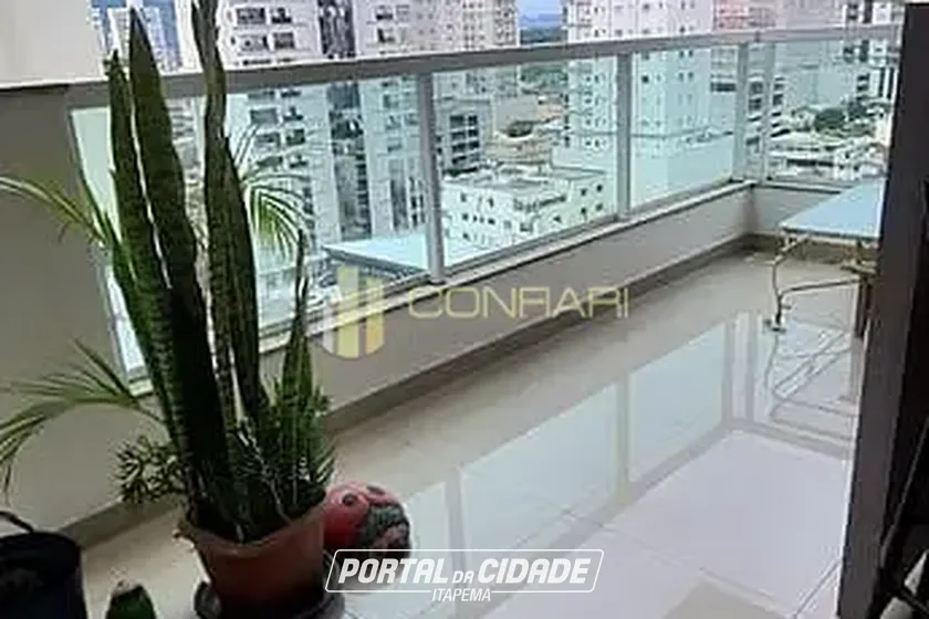 Apartamento &agrave; venda - 150m&sup2; - Meia Praia