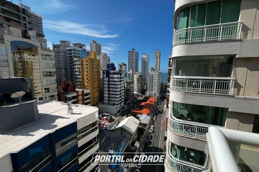 Apartamento &agrave; venda - 128m&sup2; - Meia Praia
