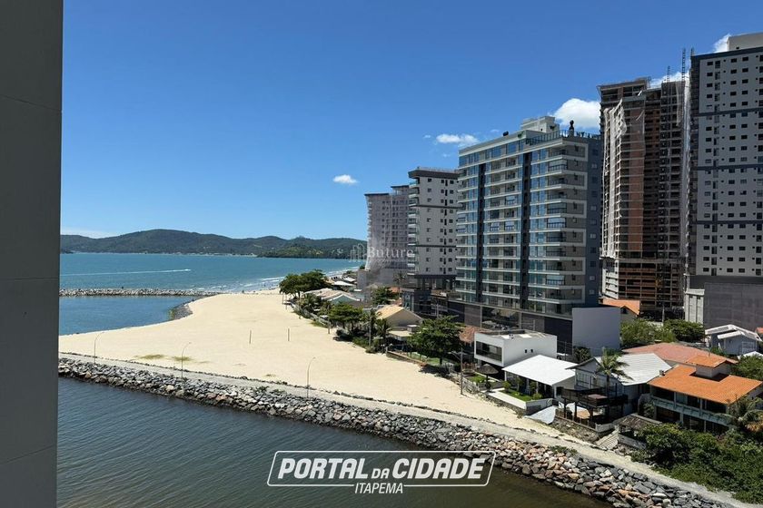 Apartamento &agrave; venda - 163m&sup2; - Meia Praia