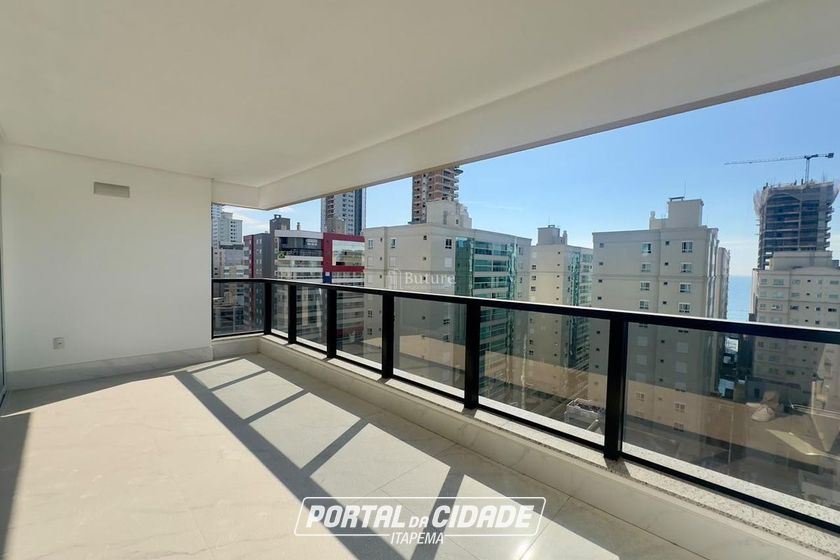 Apartamento &agrave; venda - 180m&sup2; - Meia Praia