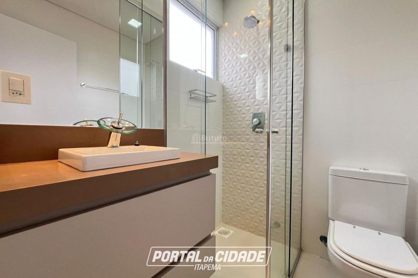 Apartamento &agrave; venda - 153m&sup2; - Meia Praia