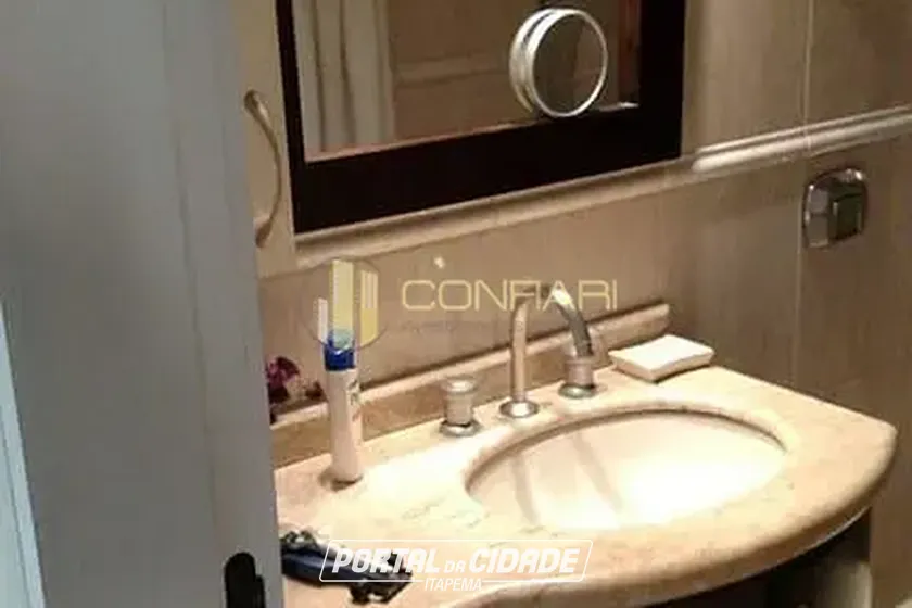 Apartamento &agrave; venda - 130m&sup2; - Meia Praia