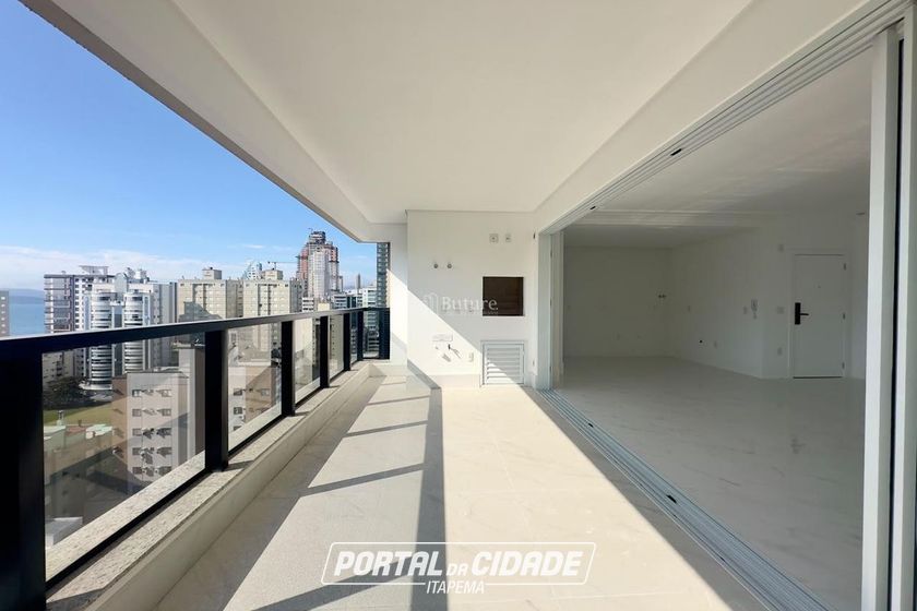 Apartamento &agrave; venda - 180m&sup2; - Meia Praia