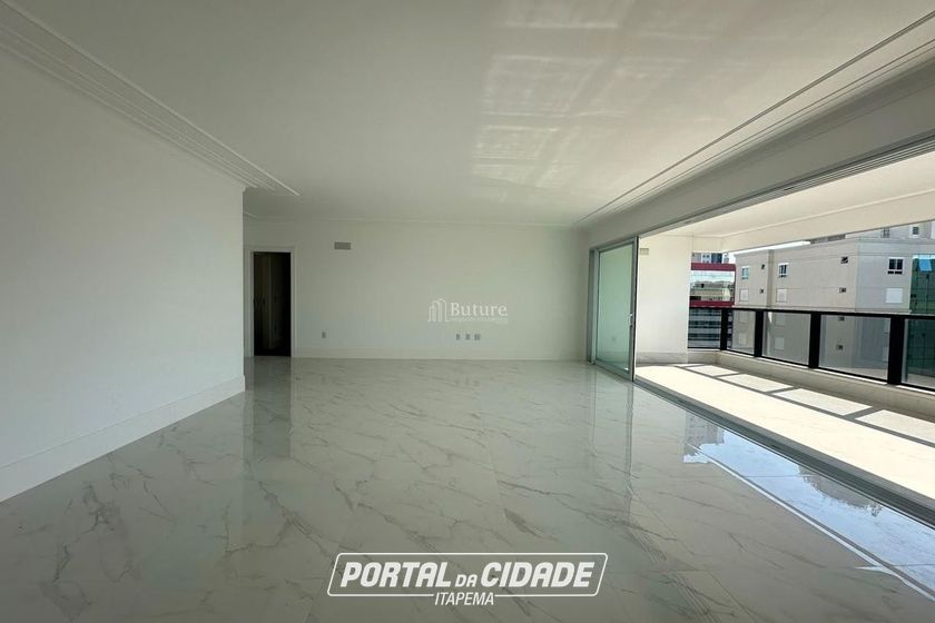 Apartamento &agrave; venda - 180m&sup2; - Meia Praia