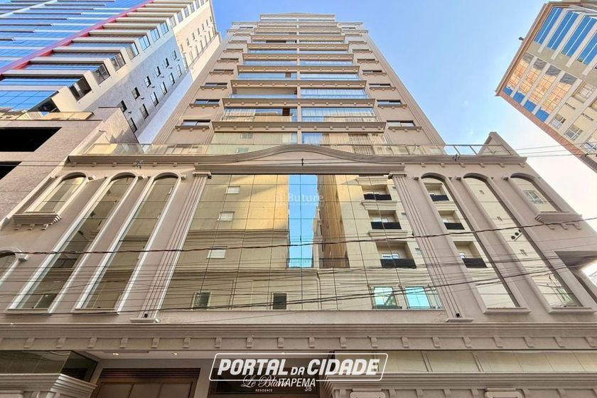 Apartamento &agrave; venda - 114m&sup2; - Meia Praia